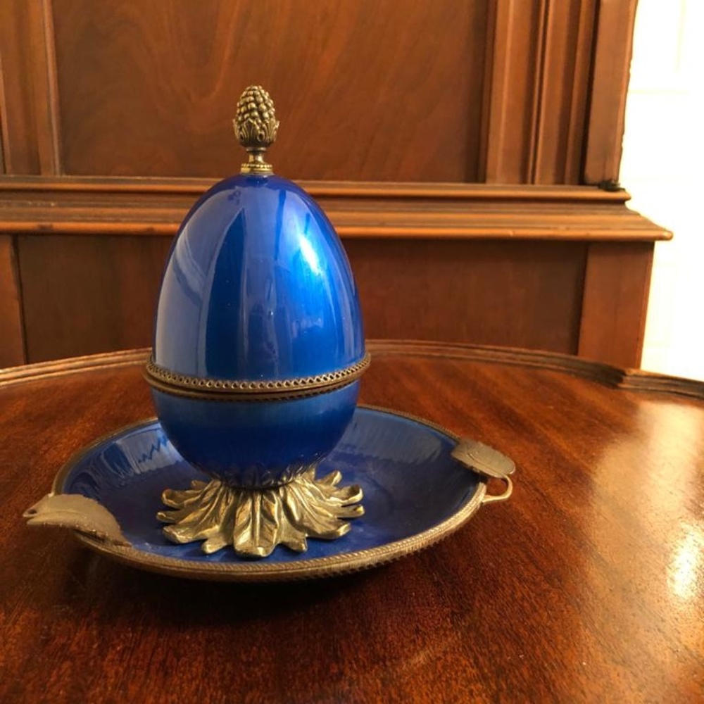HAND PAINTED EGG LIGHTER & ASHTRAY